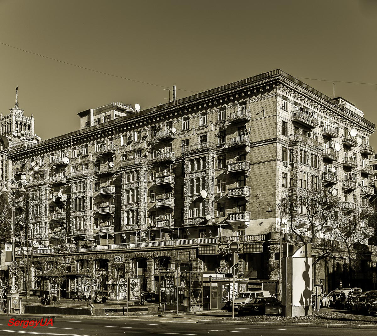 Киев, Улица Крещатик, 29 / Бессарабская площадь, 1