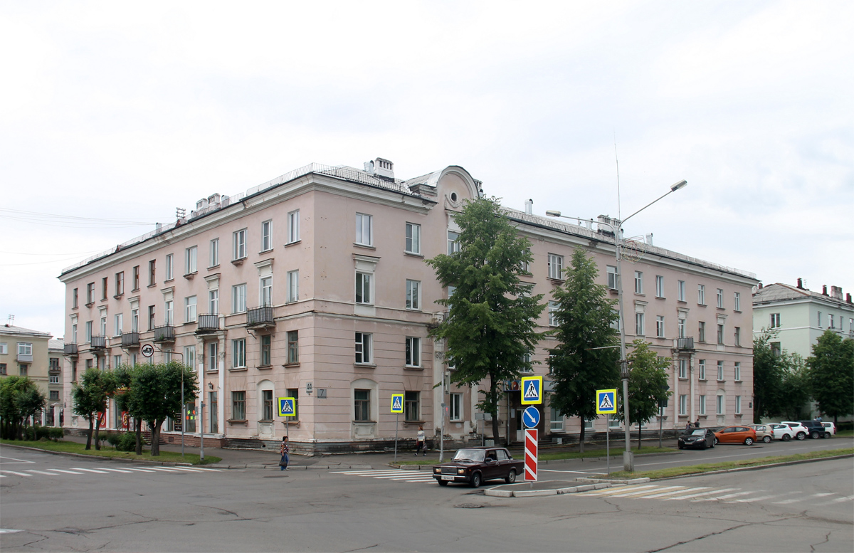 Железногорск, Школьная улица, 44 / Улица Андреева, 7