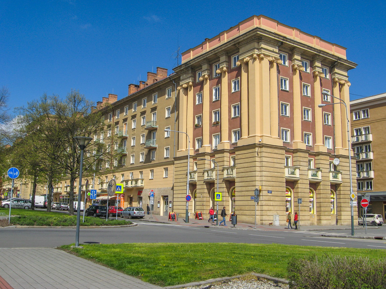 Острава, Hlavní třída, 102; Hlavní třída, 100