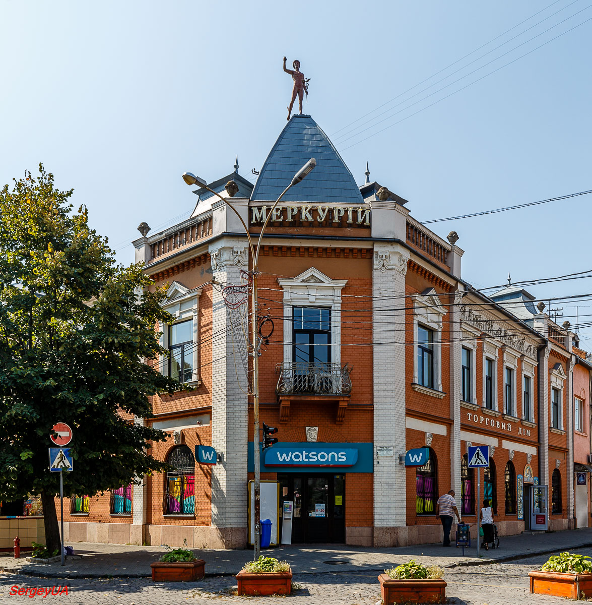 Мукачево, Улица Илоны Зрини, 1 / Улица Пушкина, 22