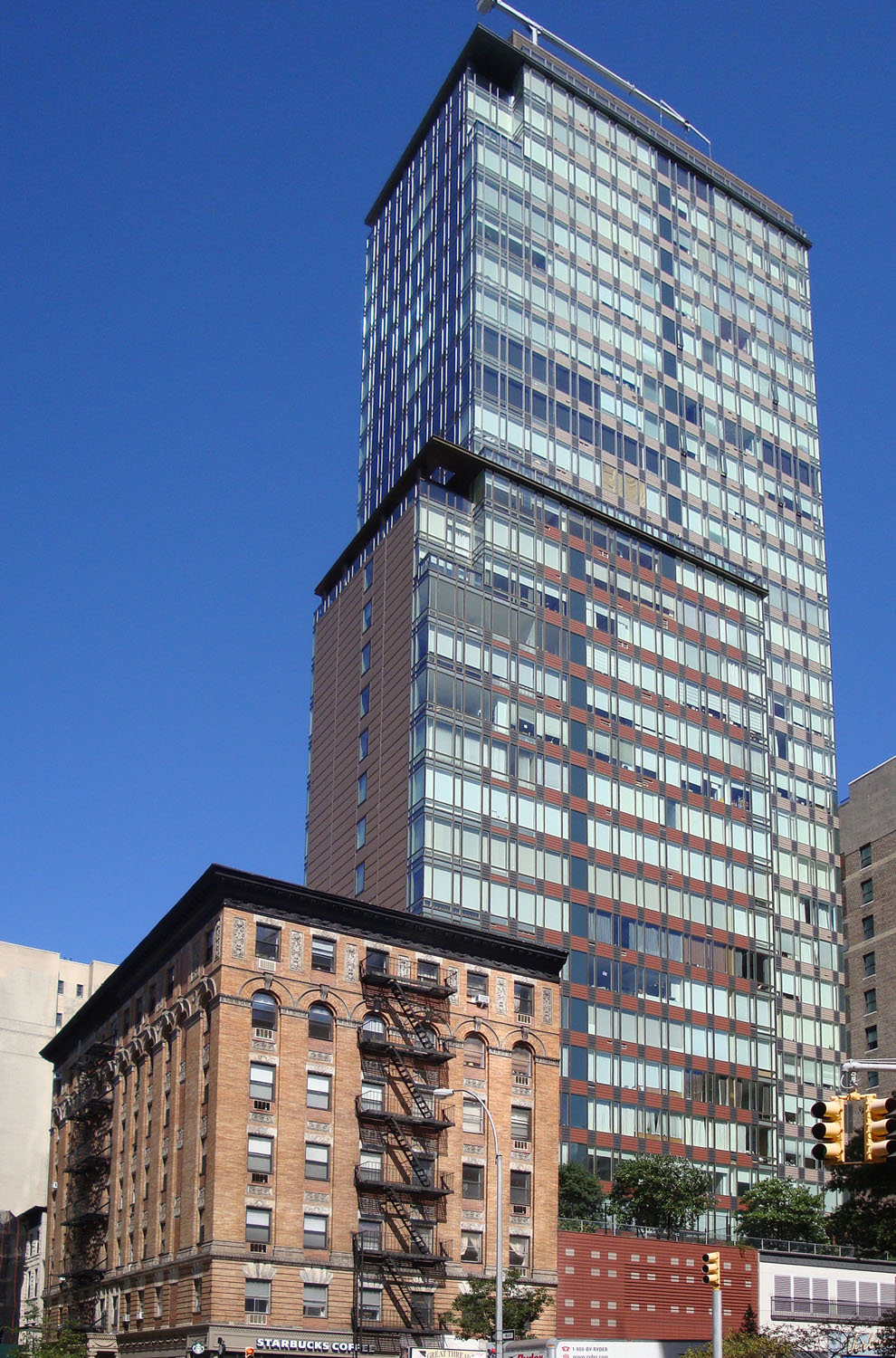 Нью-Йорк, Broadway, 2625-2633 / West 99th Street, 245-247 / West 100th Street, 254