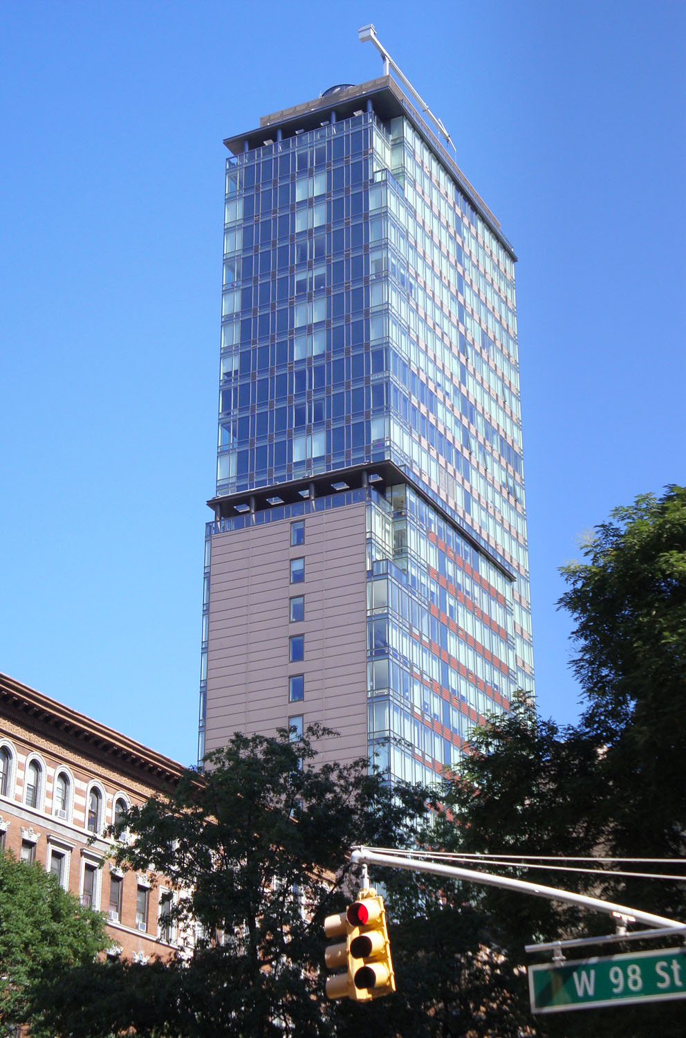 Нью-Йорк, Broadway, 2625-2633 / West 99th Street, 245-247 / West 100th Street, 254