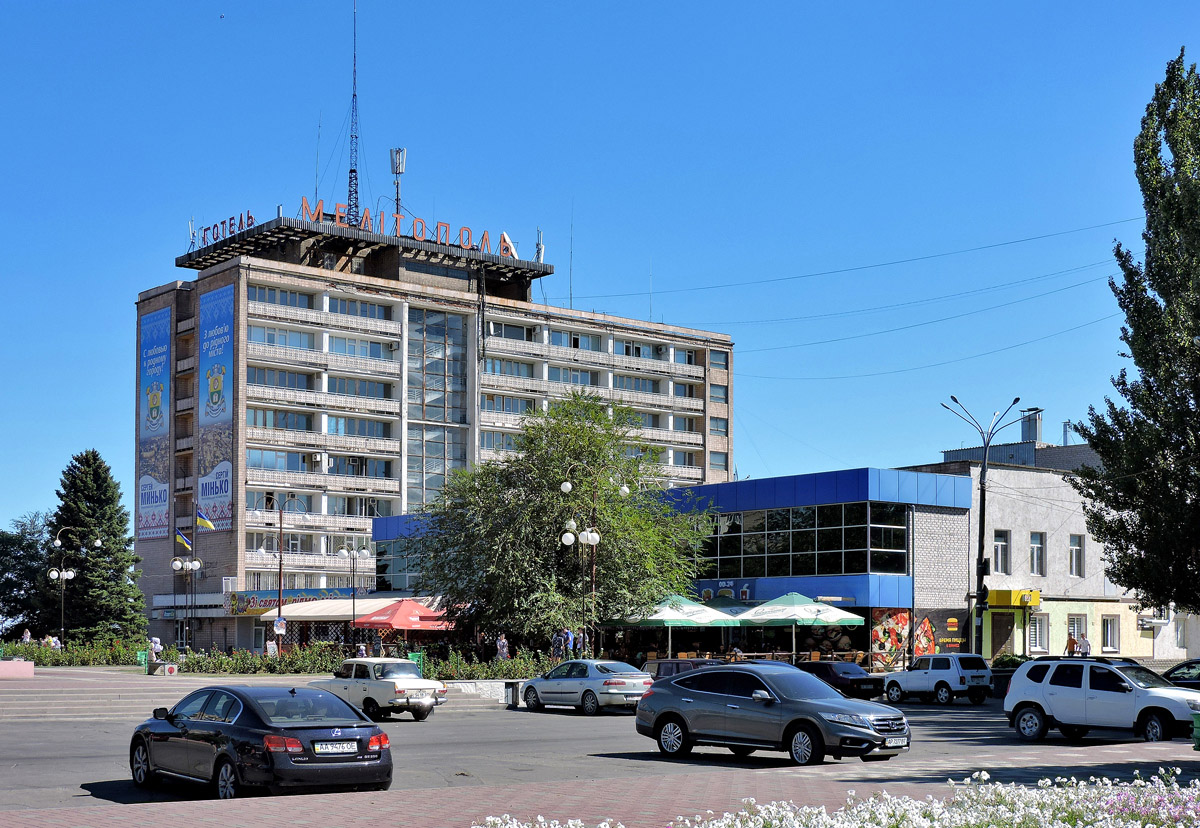 Мелитополь, Площа Перемоги, 3; Площа Перемоги, 3