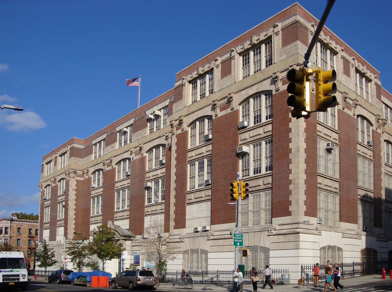 Нью-Йорк, 7th Avenue (B), 237