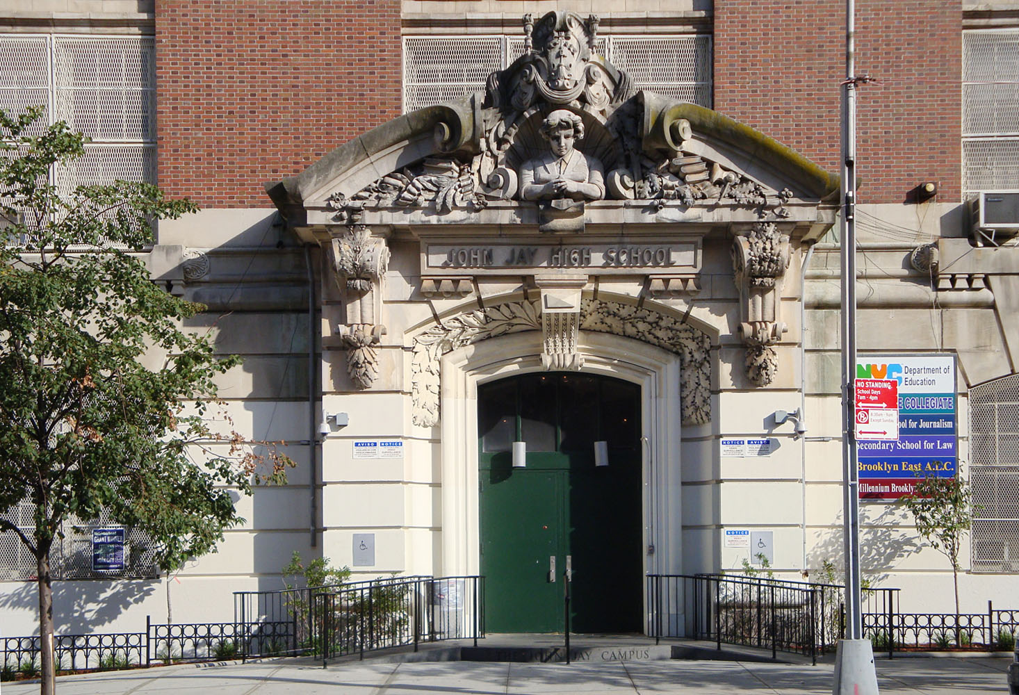 Нью-Йорк, 7th Avenue (B), 237