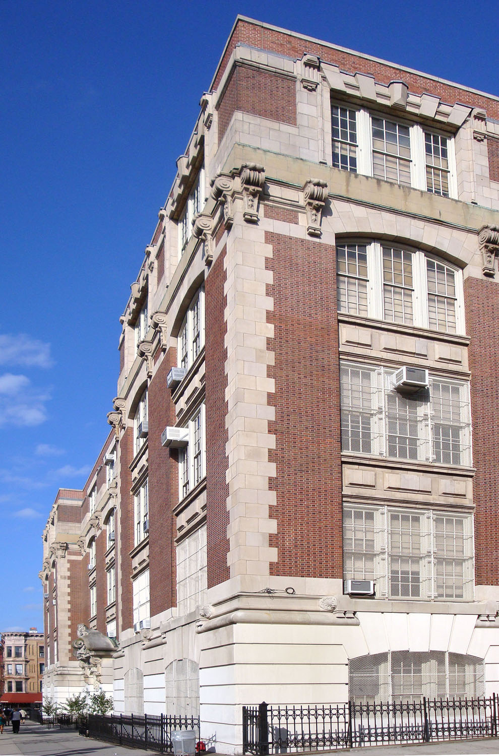 Нью-Йорк, 7th Avenue (B), 237