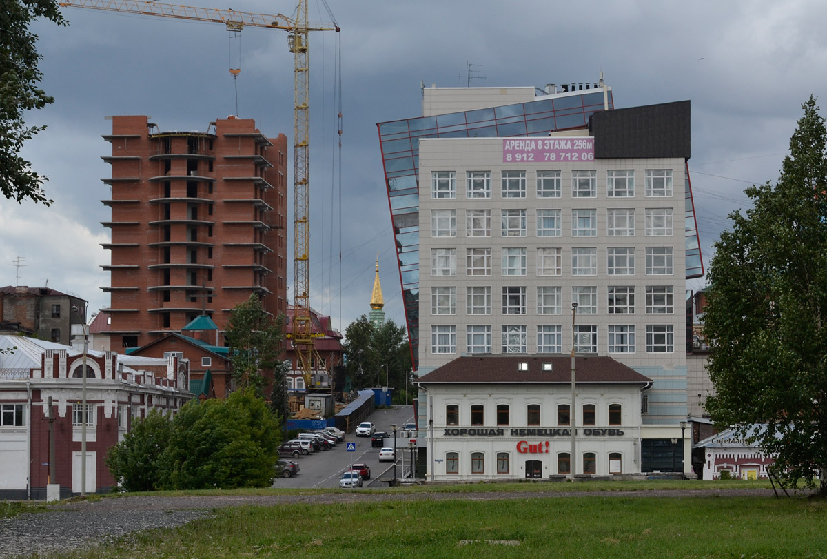Perm, Осинская улица, 13; Петропавловская улица, 63 / Осинская улица, 16