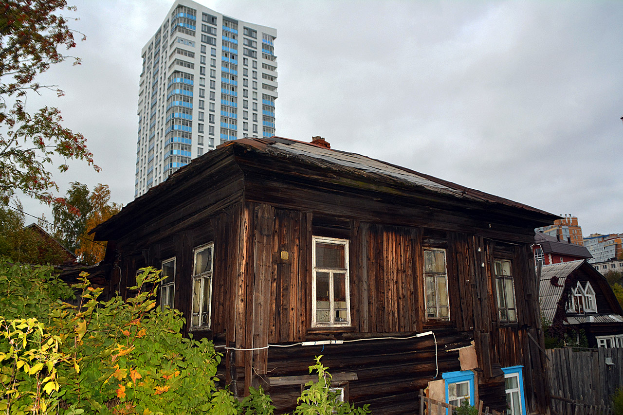 Perm, Краснокамская улица, 24; Улица Фрезеровщиков, 86; Краснокамская улица, 22