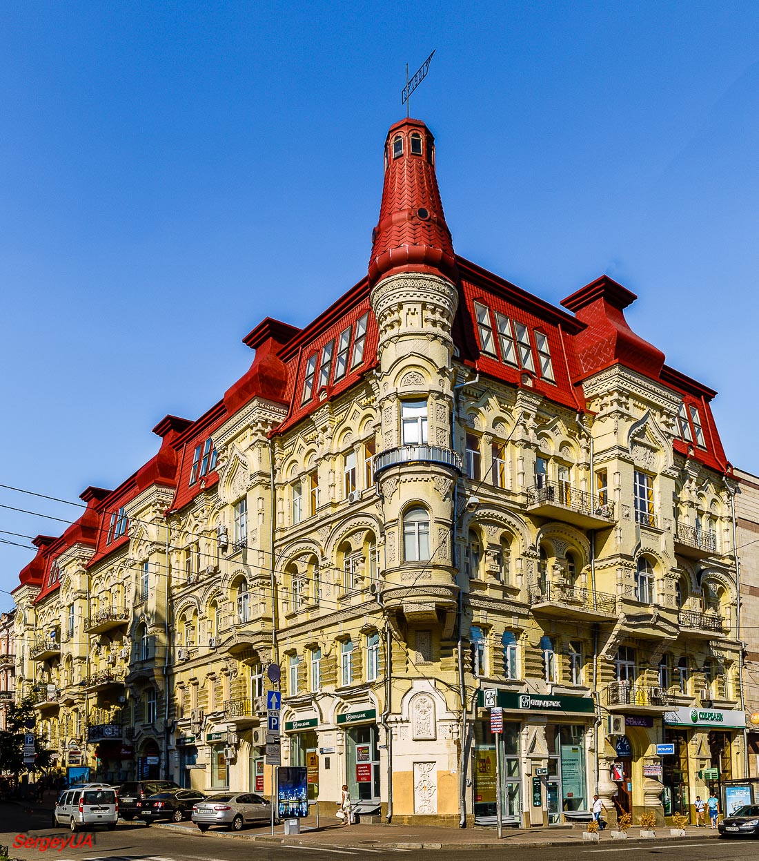 Киев, Пушкинская улица, 45 / Улица Льва Толстого, 2