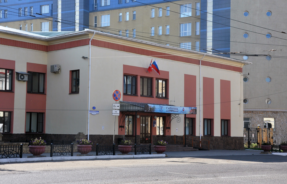 Омск, Театральная улица, 44 / Улица Маяковского, 2