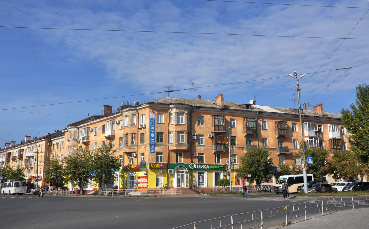 Омск, Проспект Мира, 48 / Улица Химиков, 7