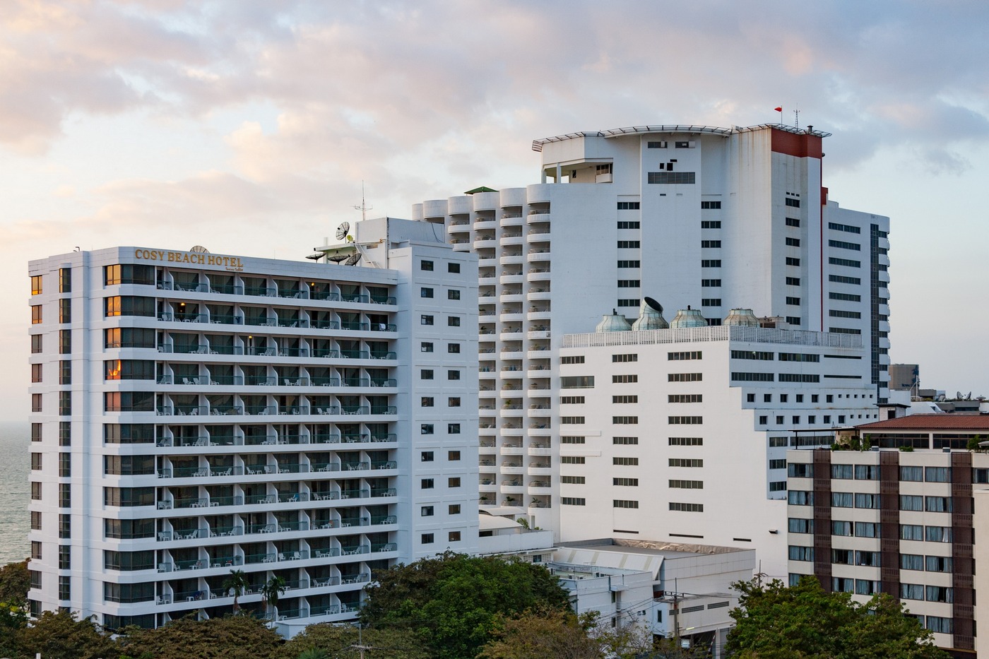 Паттайя, Soi Pratamnuk Road, 400; Phra Tamnuk Road, 353
