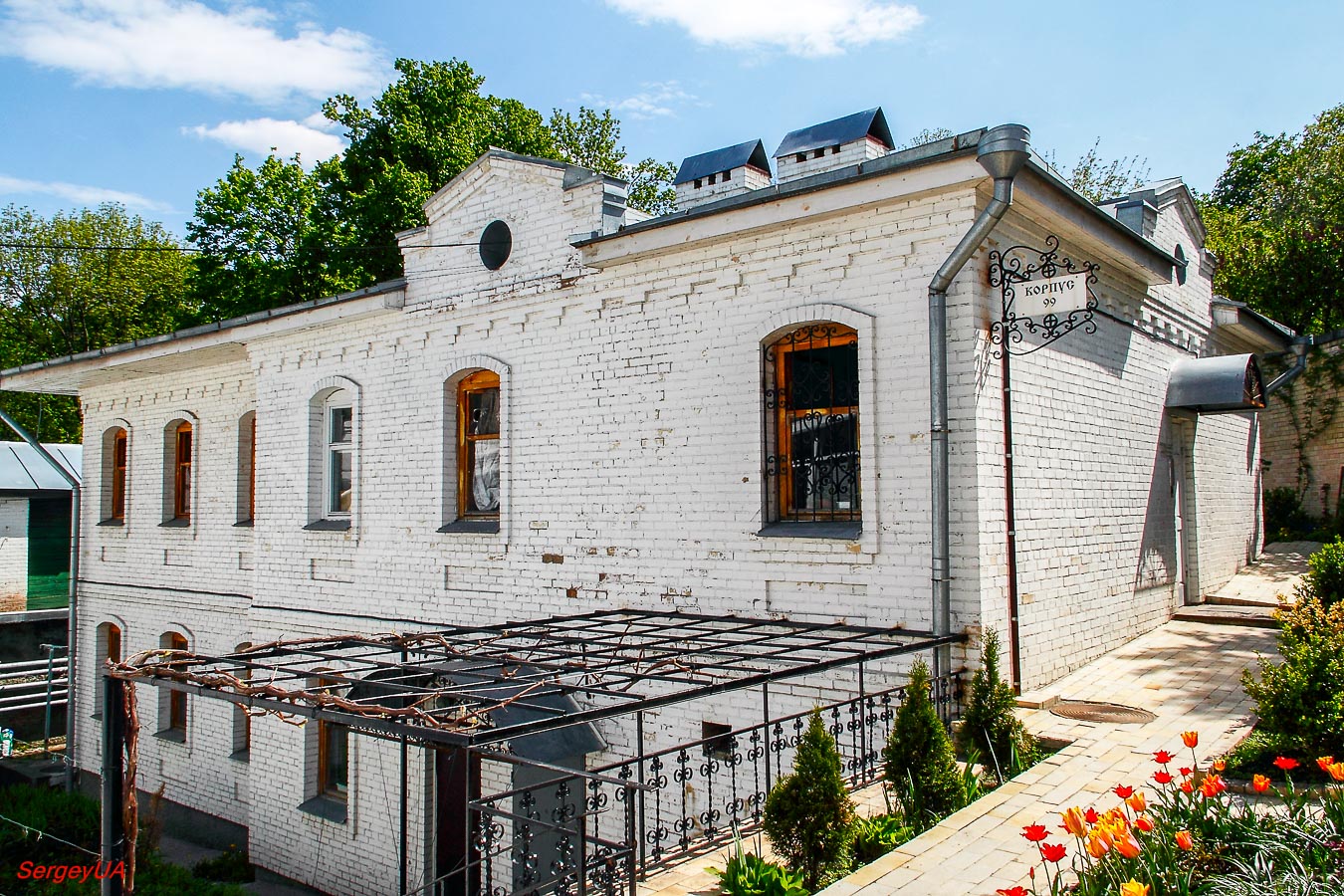 Киев, Лаврская улица, 9 корп. 99