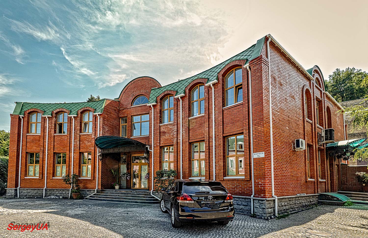Киев, Лаврская улица, 9 корп. 70А