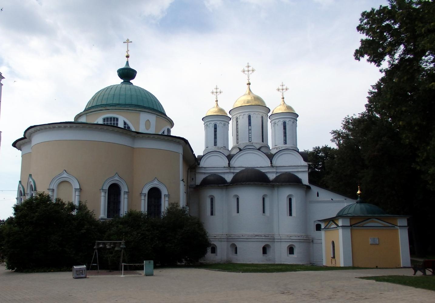 Ярославль, Богоявленская площадь, 25 Церковь Ярославских Чудотворцев; Богоявленская площадь, 25 Спасо-Преображенский собор; Богоявленская площадь, 25 Трифоновская часовня
