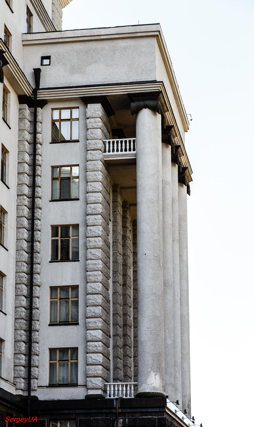 Киев, Улица Михаила Грушевского, 12 / Садовая улица, 2