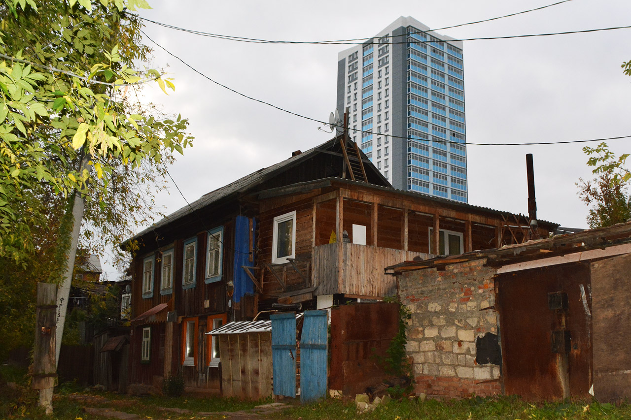 Пермь, Краснокамская улица, 20; Улица Фрезеровщиков, 94