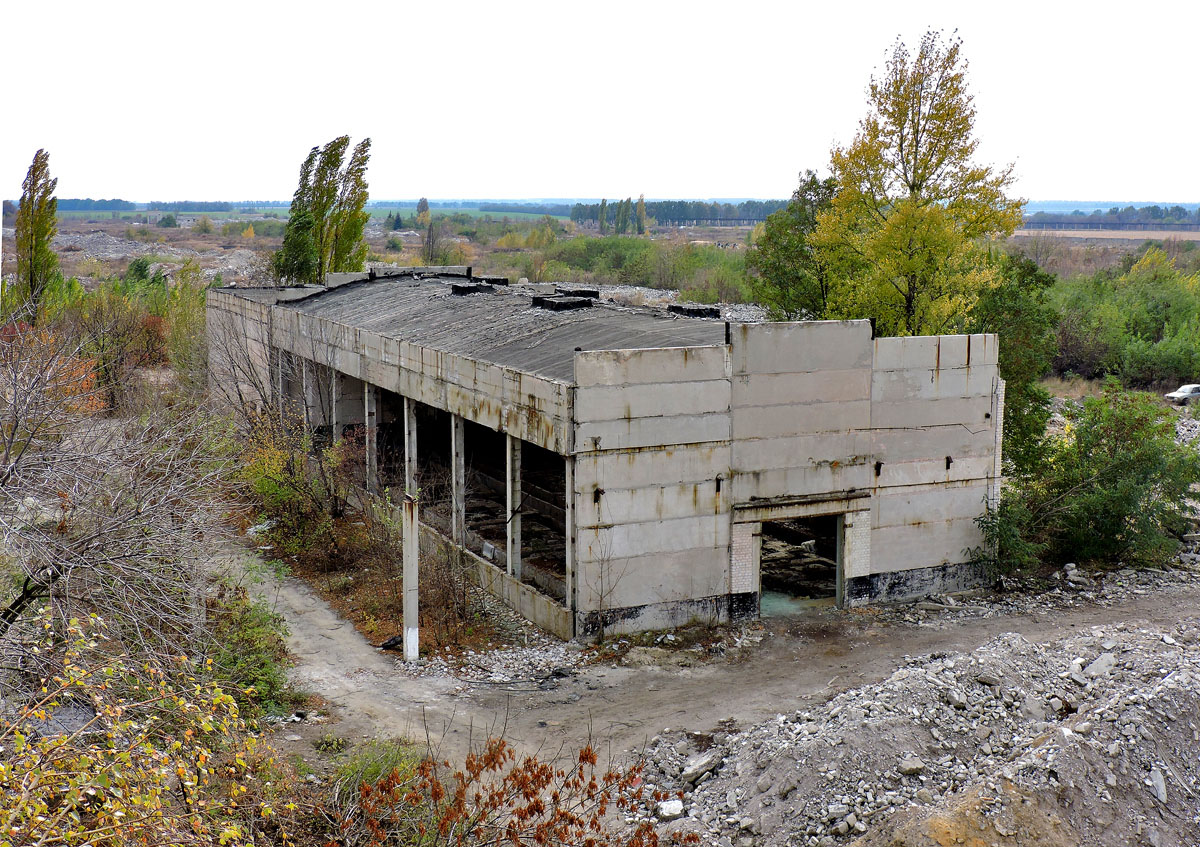 Первомайский, Завод "Химпром"