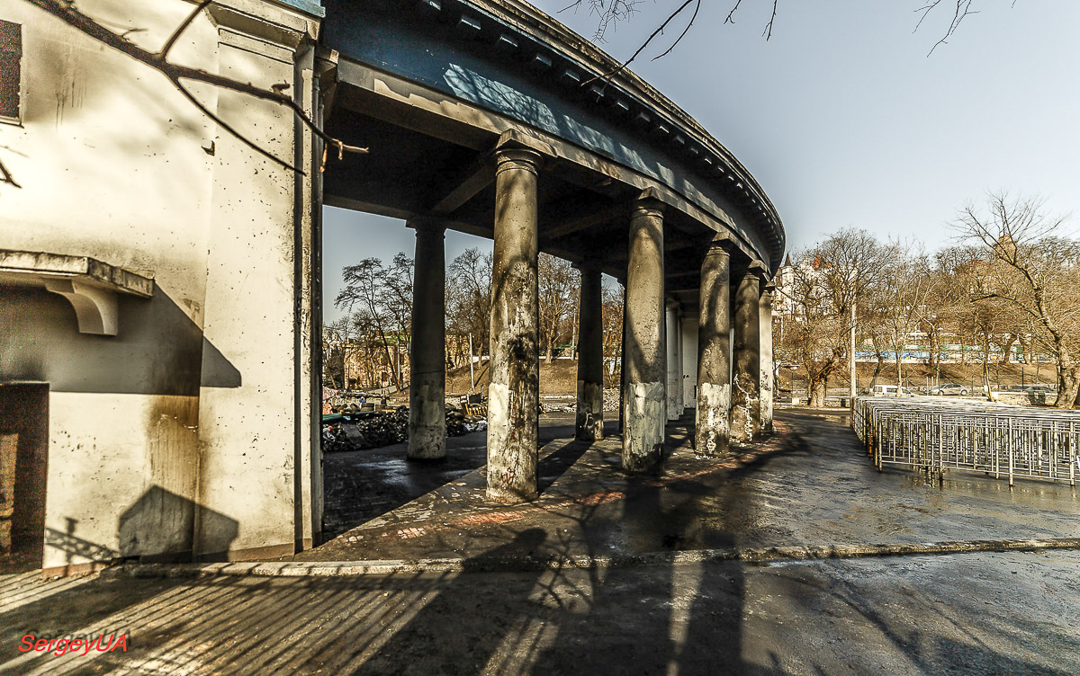 Kyiv, Улица Михаила Грушевского, 3