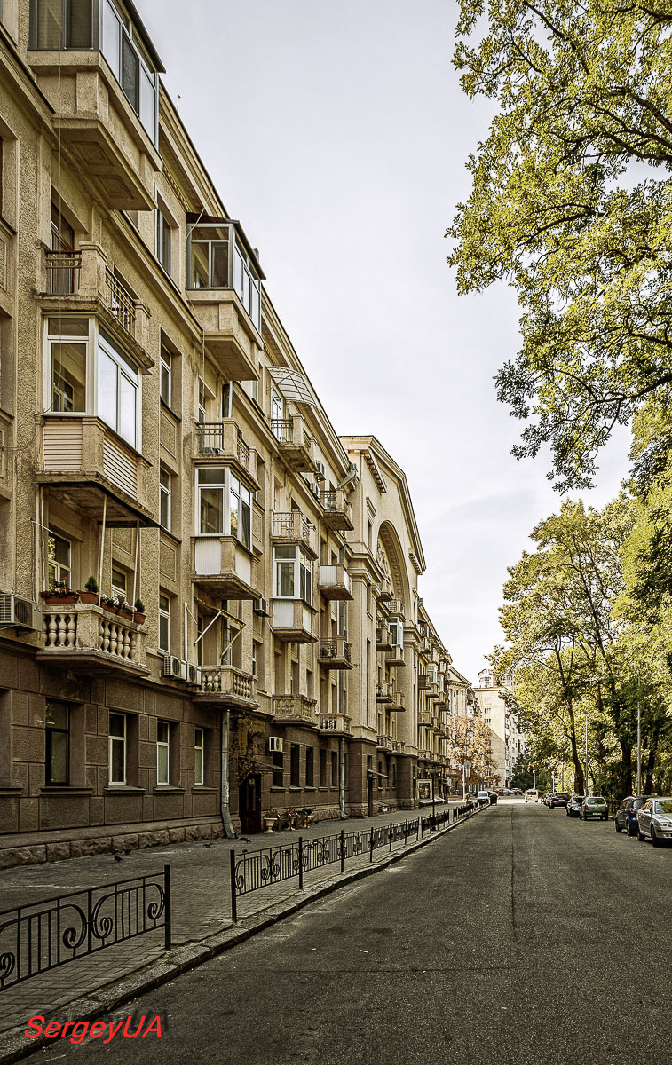 Киев, Улица Михаила Грушевского, 9