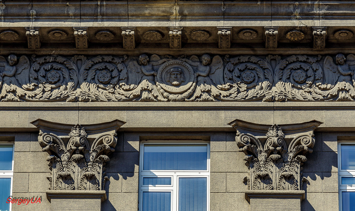 Kyiv, Улица Крещатик, 10