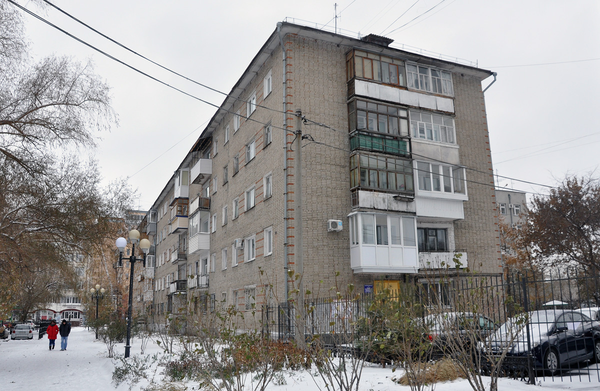 Омск, Улица Чапаева, 81 / Тарская улица, 26