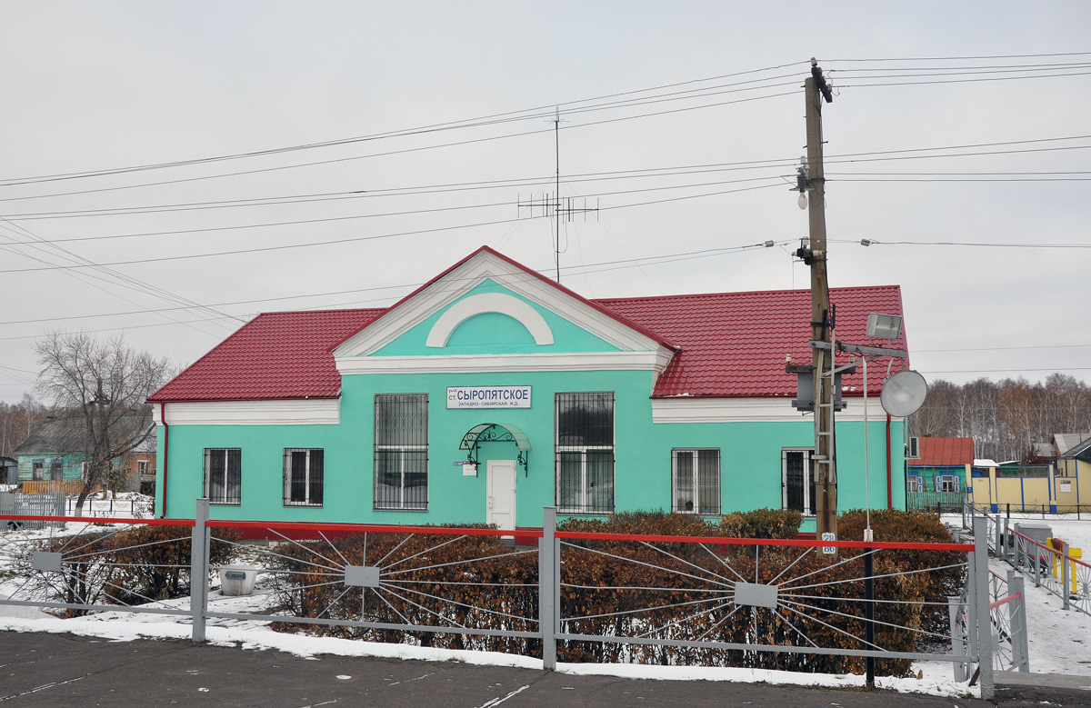 Kormilovsky District, other localities, станция Сыропятское, Железнодорожная улица, 24