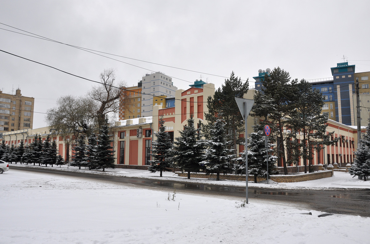 Omsk, Театральная улица, 44 / Улица Маяковского, 2