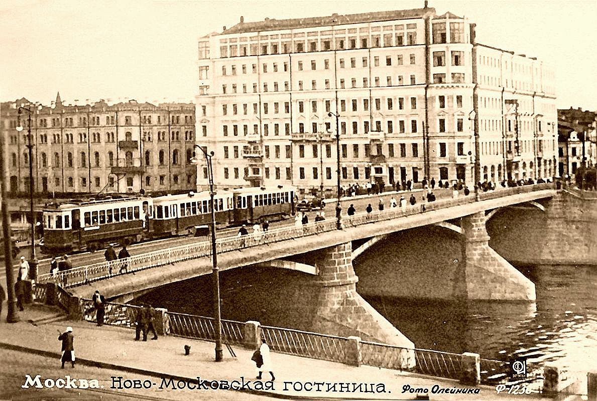 Москва, Улица Балчуг, 1 / Садовническая улица, 1
