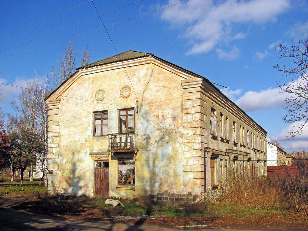 Попасная, Улица Суворова, 4