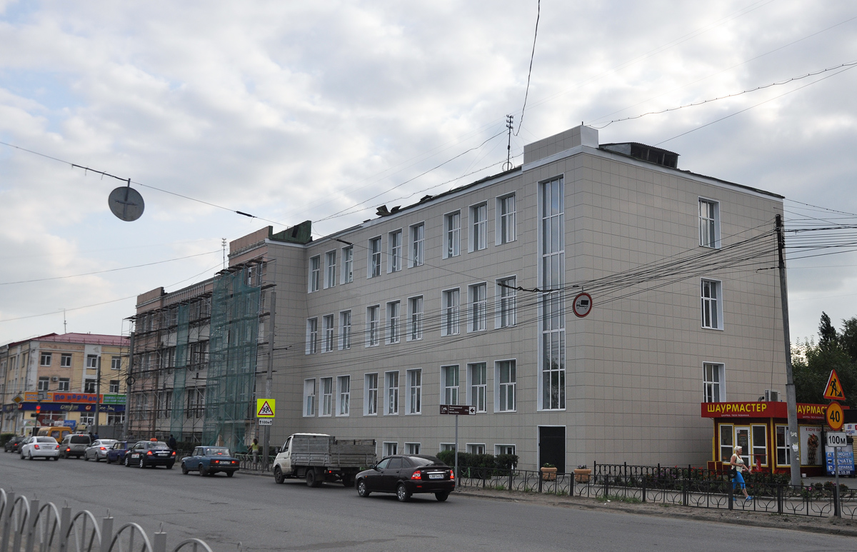 Omsk, Улица Лобкова, 2 / Улица Марченко, 4