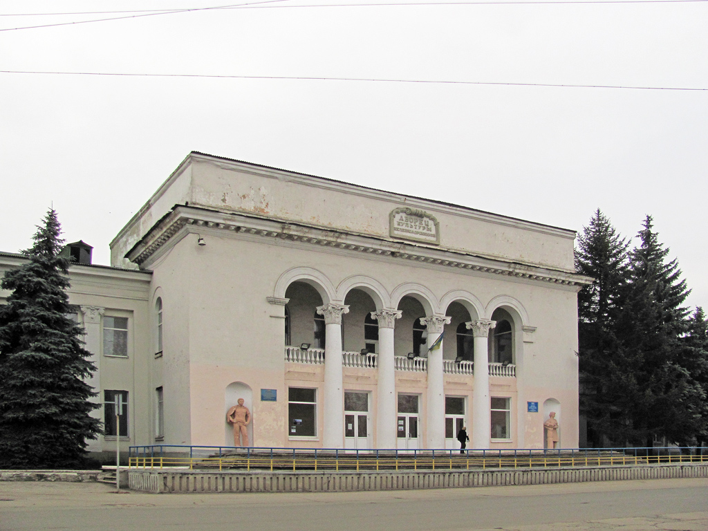 Popasna, Первомайская улица, 42