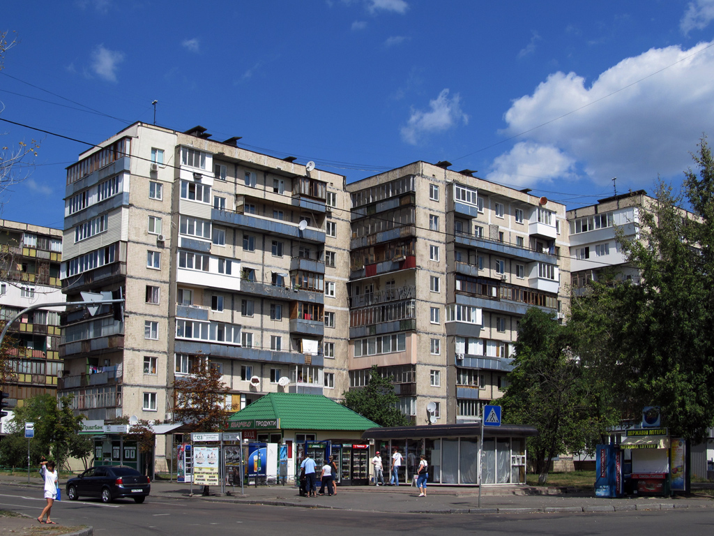 Киев, Проспект Павла Тычины, 11 (подъезды 5-7)