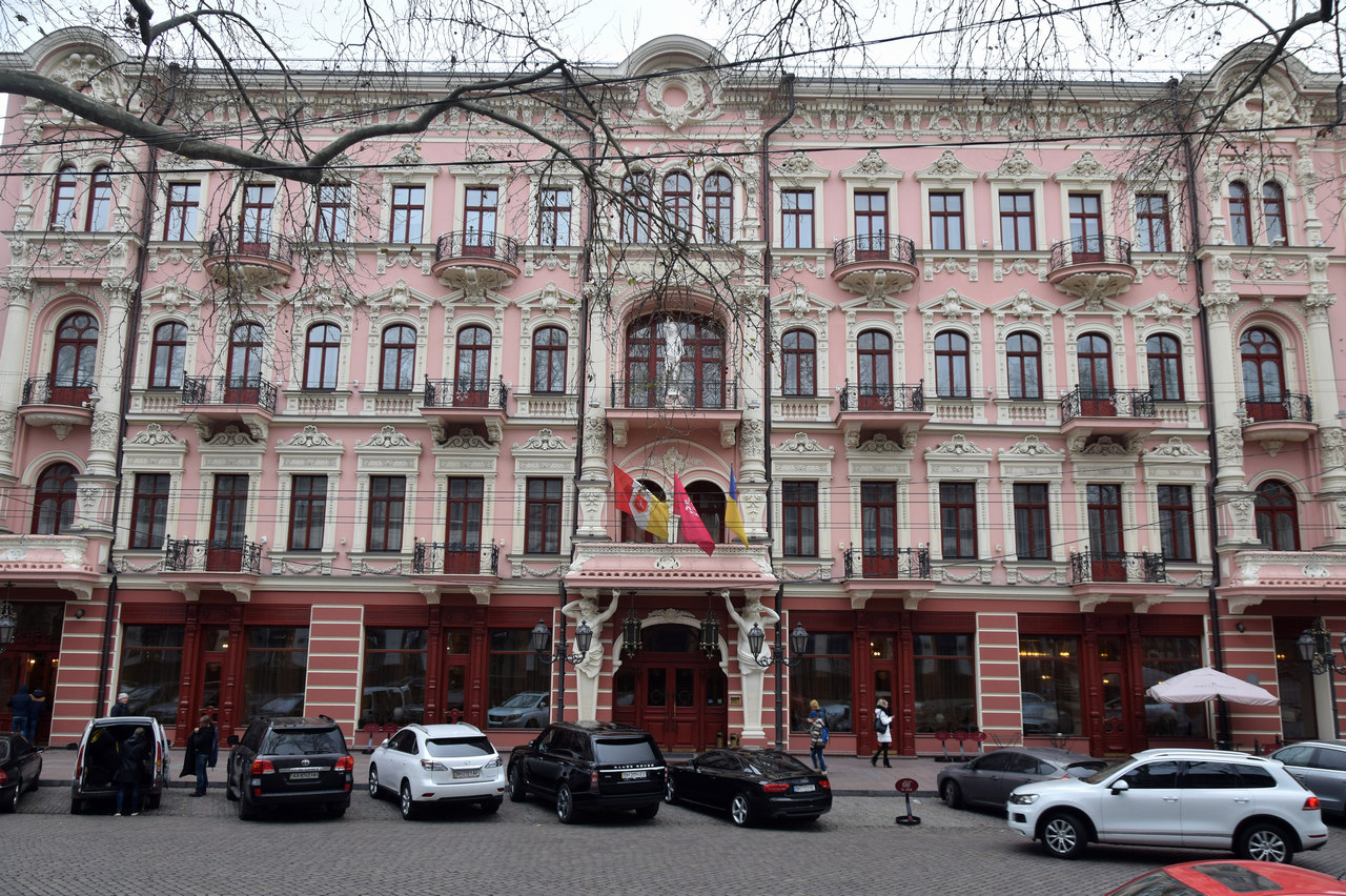Odesa, Пушкінська вулиця, 15 / вулиця буніна, 14