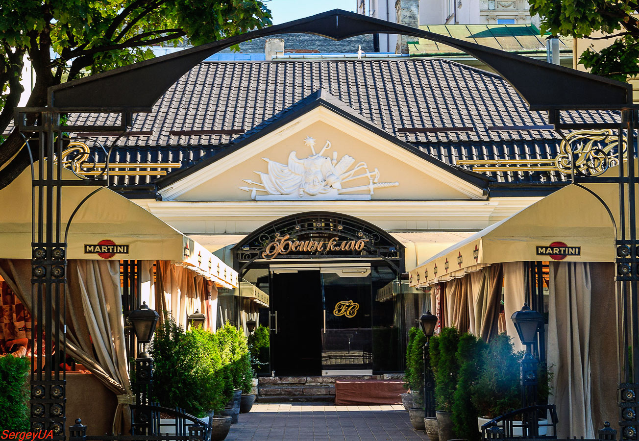 Львов, Площадь Ивана Подковы, 1