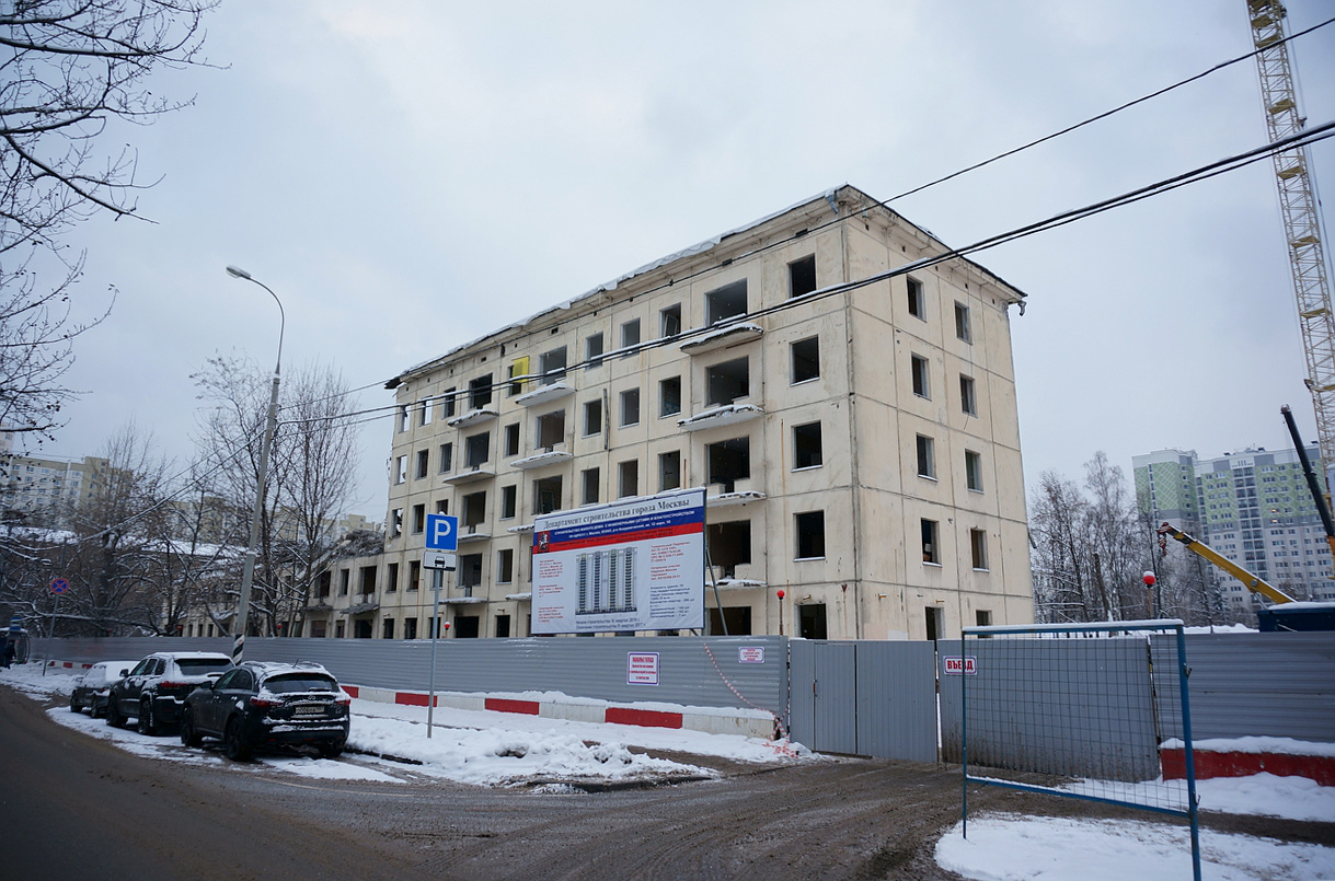 Москва, Улица Дмитрия Ульянова, 27 / Новочерёмушкинская улица, 12 корп. 1