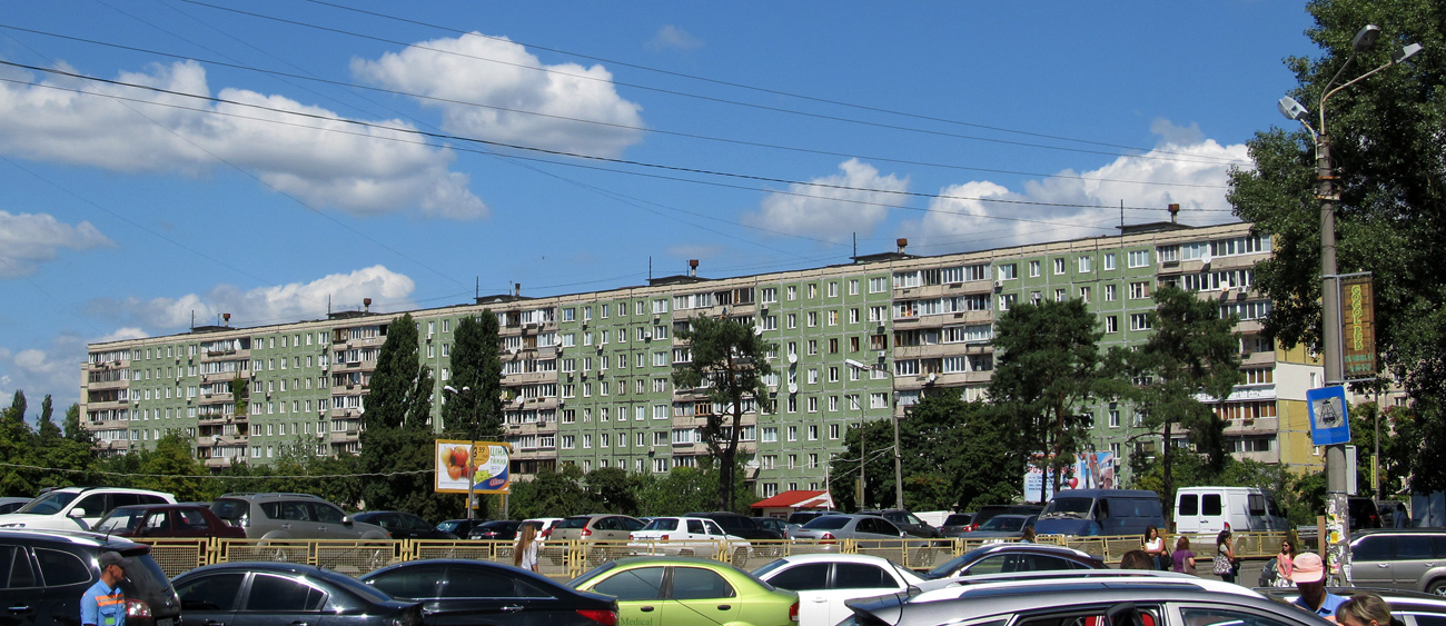 Kyiv, Дарницкий бульвар, 4
