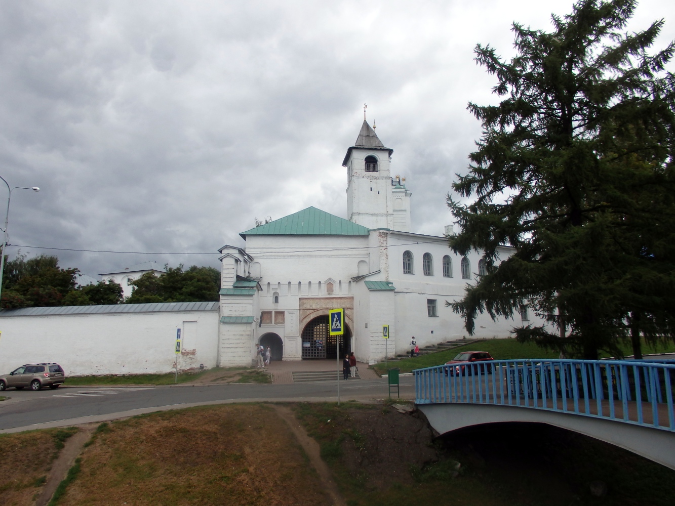 Yaroslavl, Богоявленская площадь, 25 Святые ворота