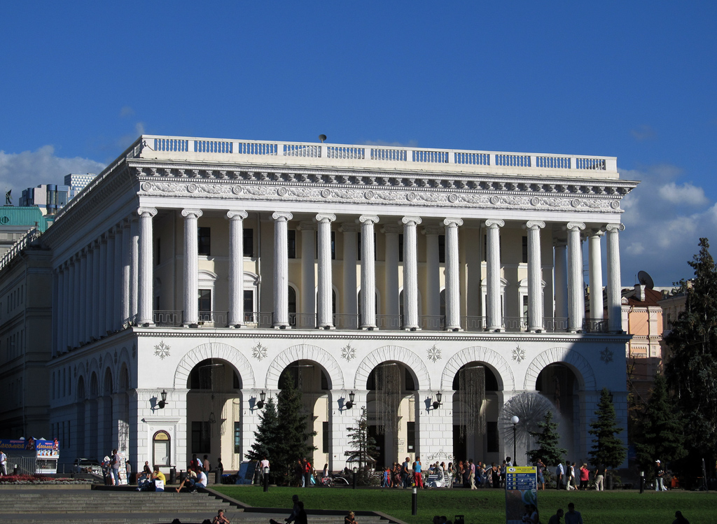 Киев, Улица Архитектора Городецкого, 1 / Улица Крещатик, 11