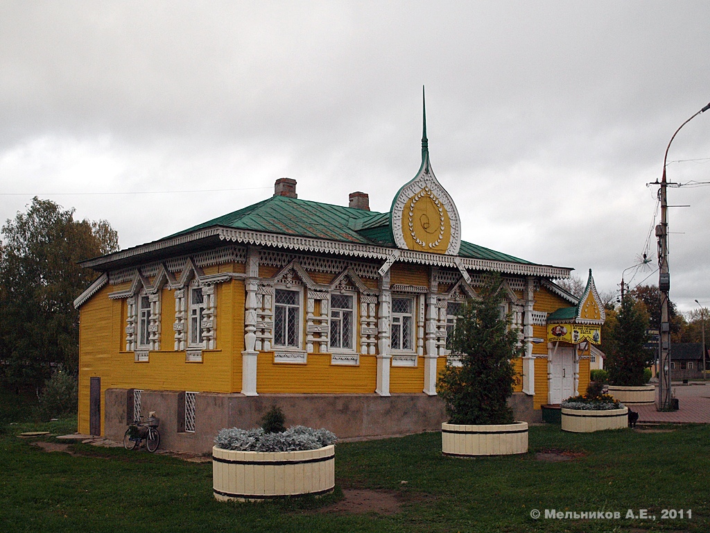 Uglich, Успенская площадь, 5