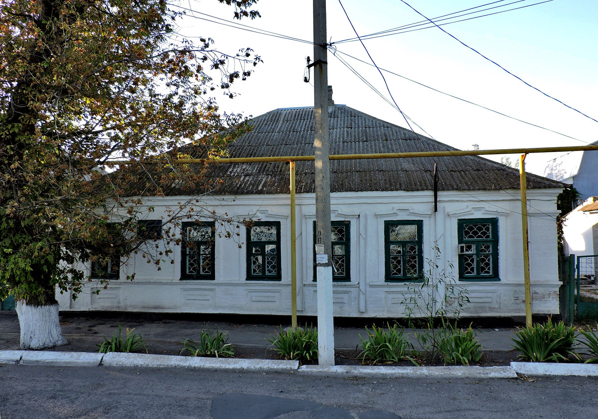 Геническ, Монастырская улица, 45