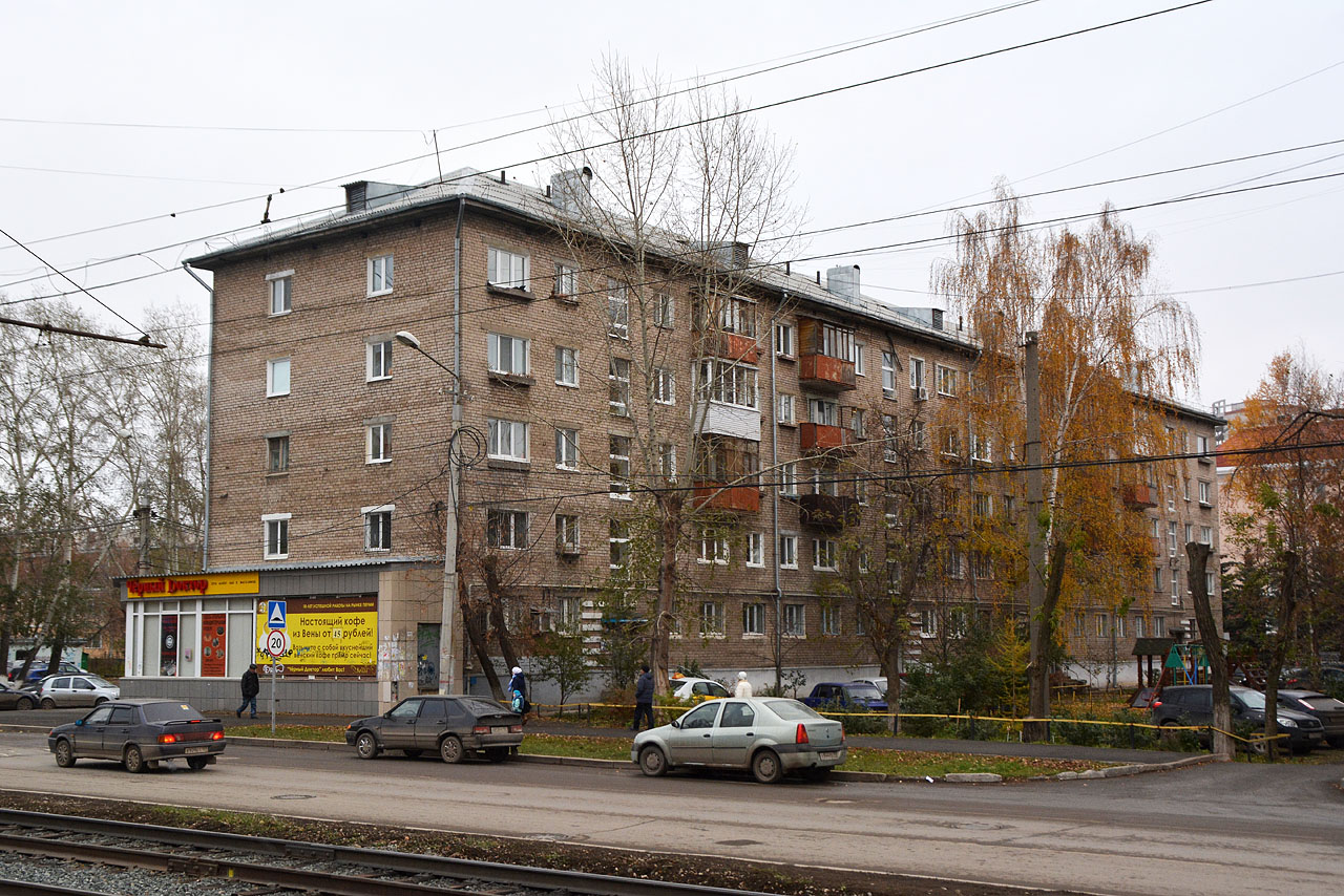 Пермь, Улица Толмачёва, 39 / Петропавловская улица, 76