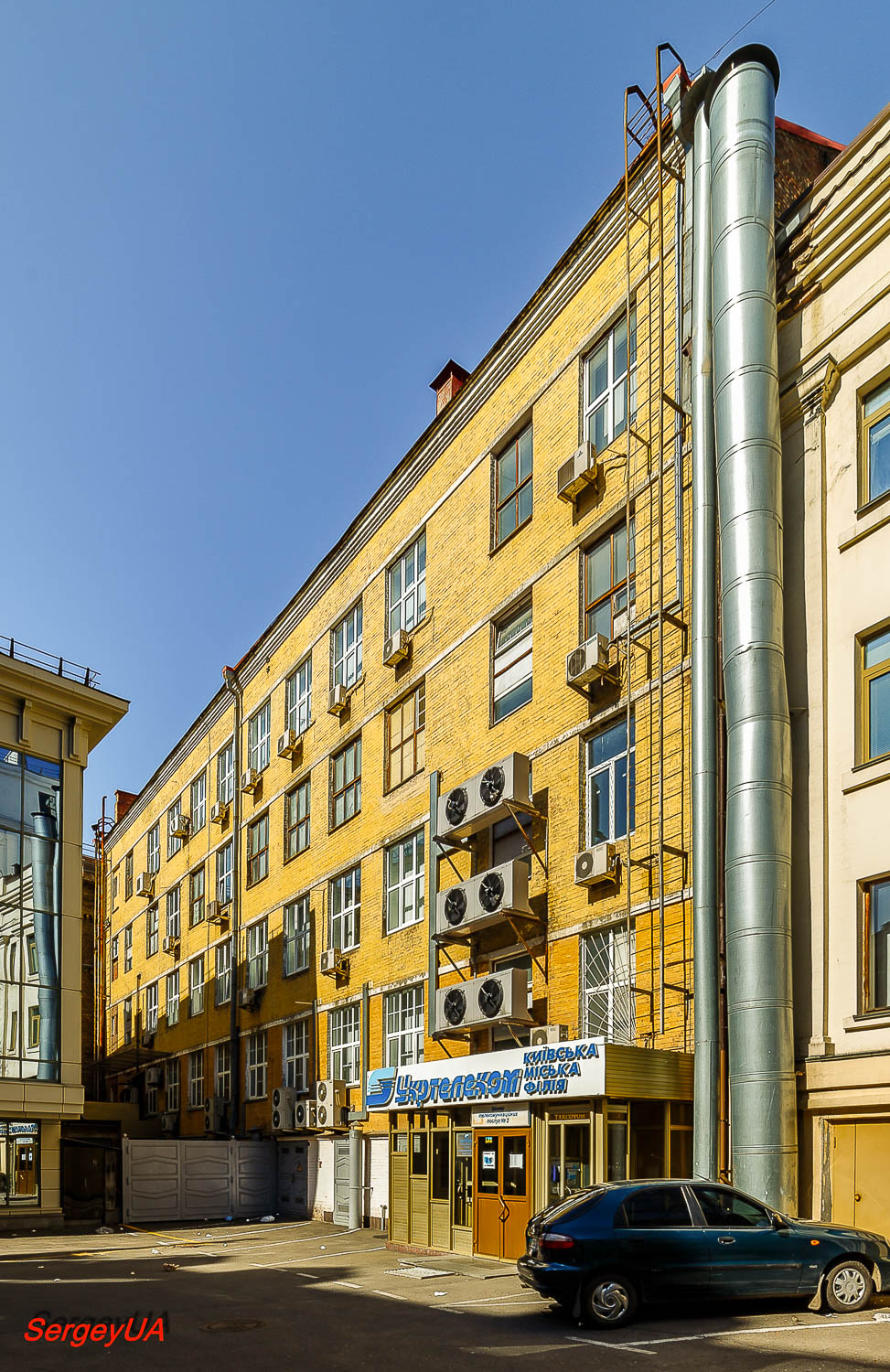 Киев, Институтская улица, 13