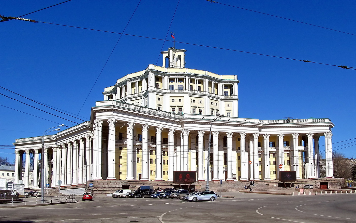 Москва, Суворовская площадь, 2
