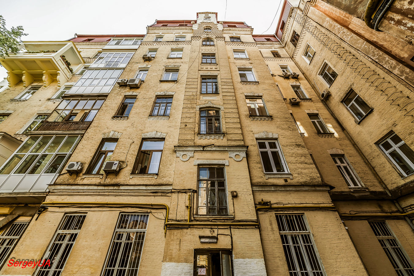 Киев, Шелковичная улица, 36 / Переулок Ивана Козловского, 7