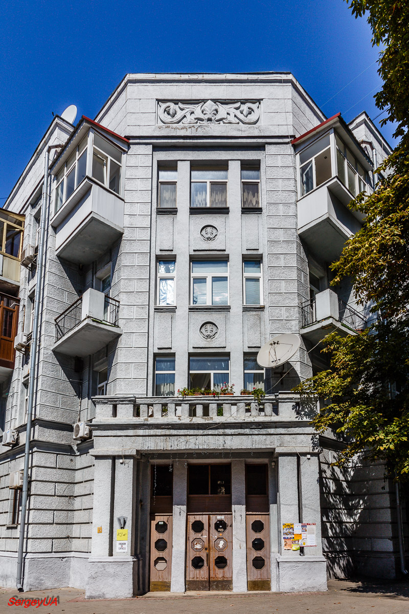Киев, Лютеранская улица, 27-31