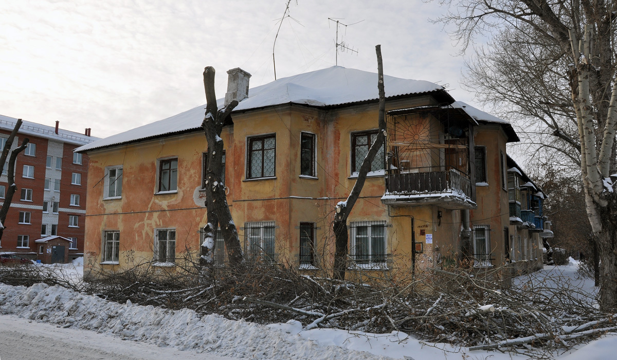 Omsk, Волго-Донская улица, 21 / Батумская улица, 24