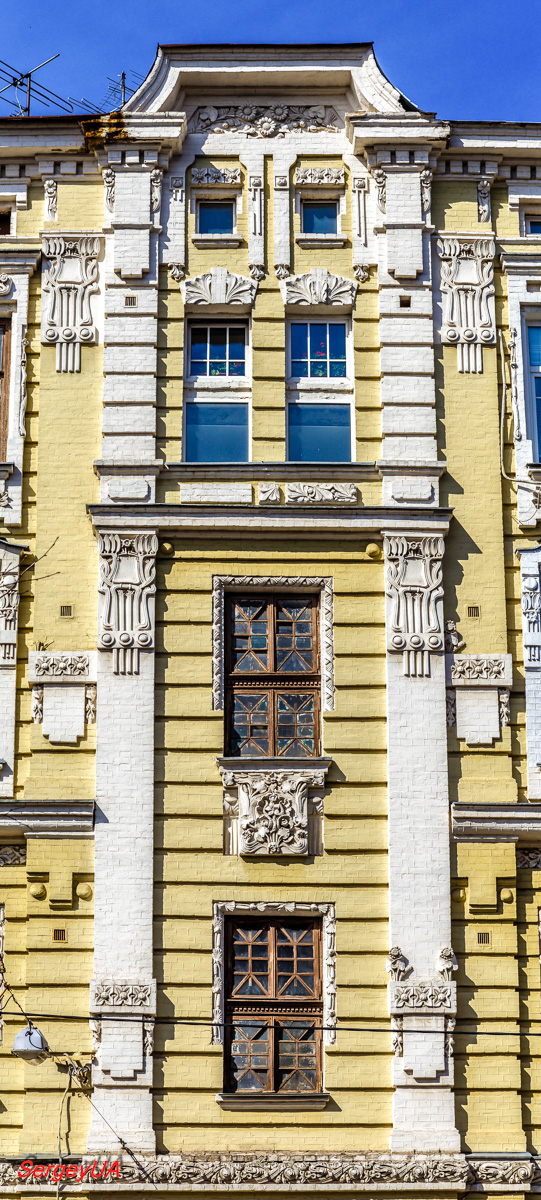 Киев, Лютеранская улица, 28 / Круглоуниверситетская улица, 19