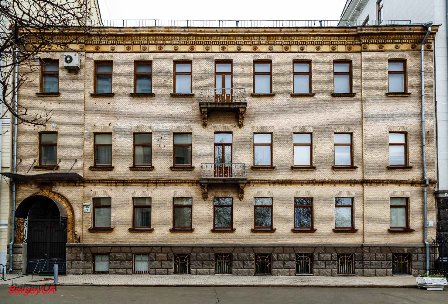 Киев, Банковая улица, 9