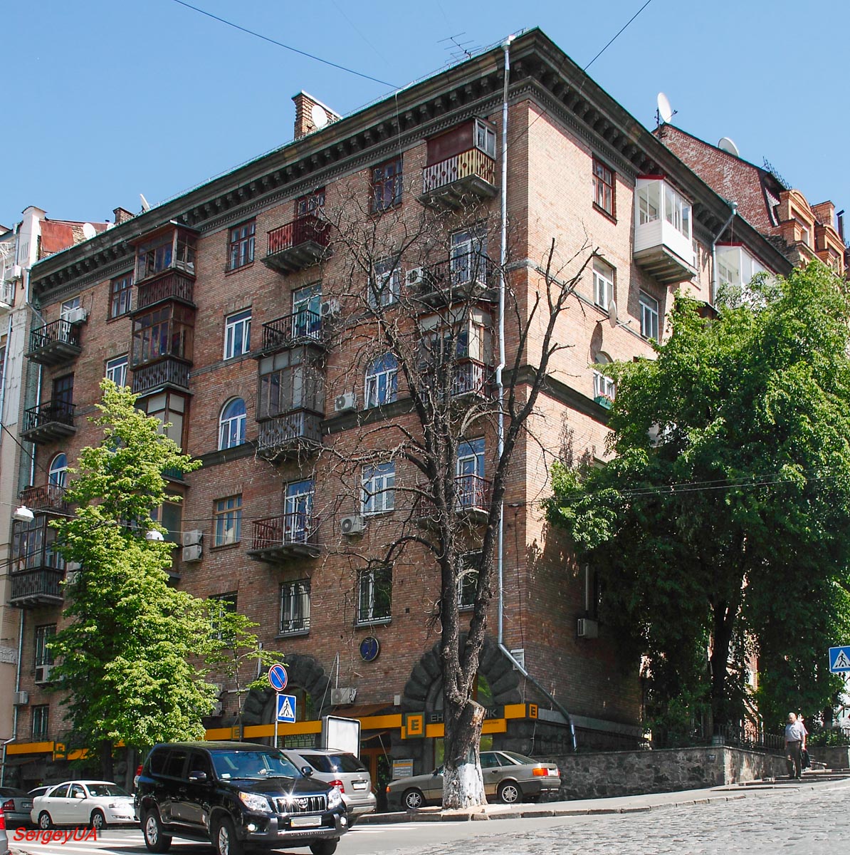 Киев, Улица Заньковецкой, 9 / Лютеранская улица, 9